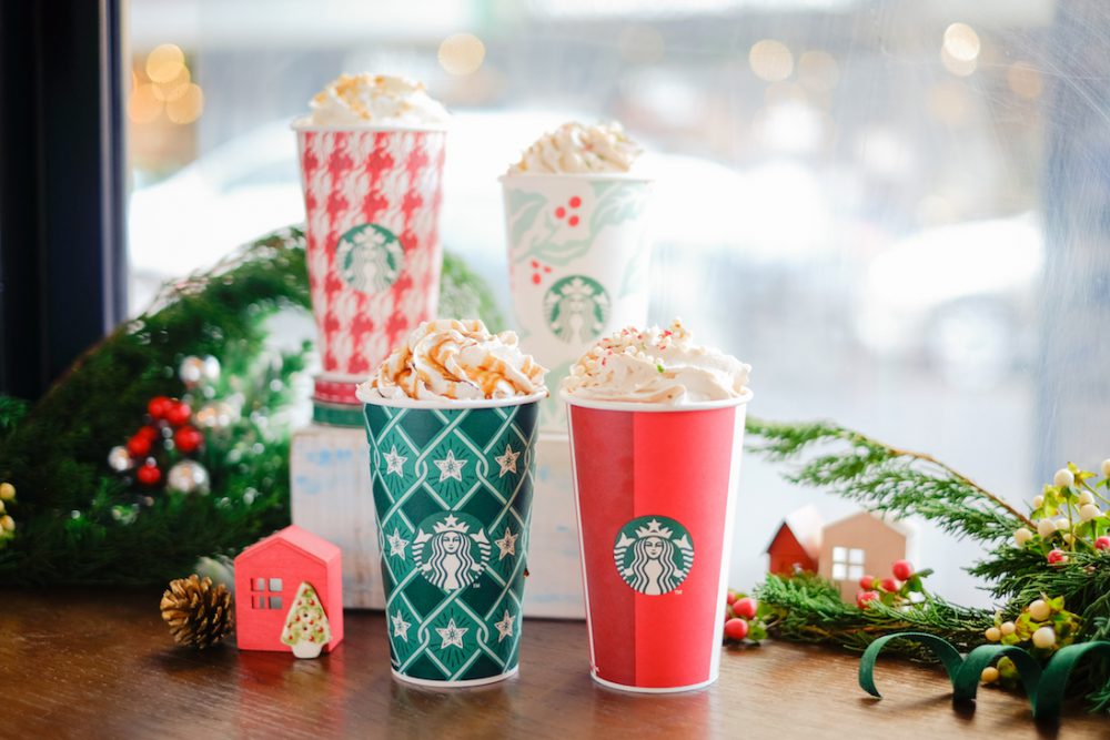 Các loại thức uống và thiết kế bao bì dành riêng cho Giáng sinh của Starbucks